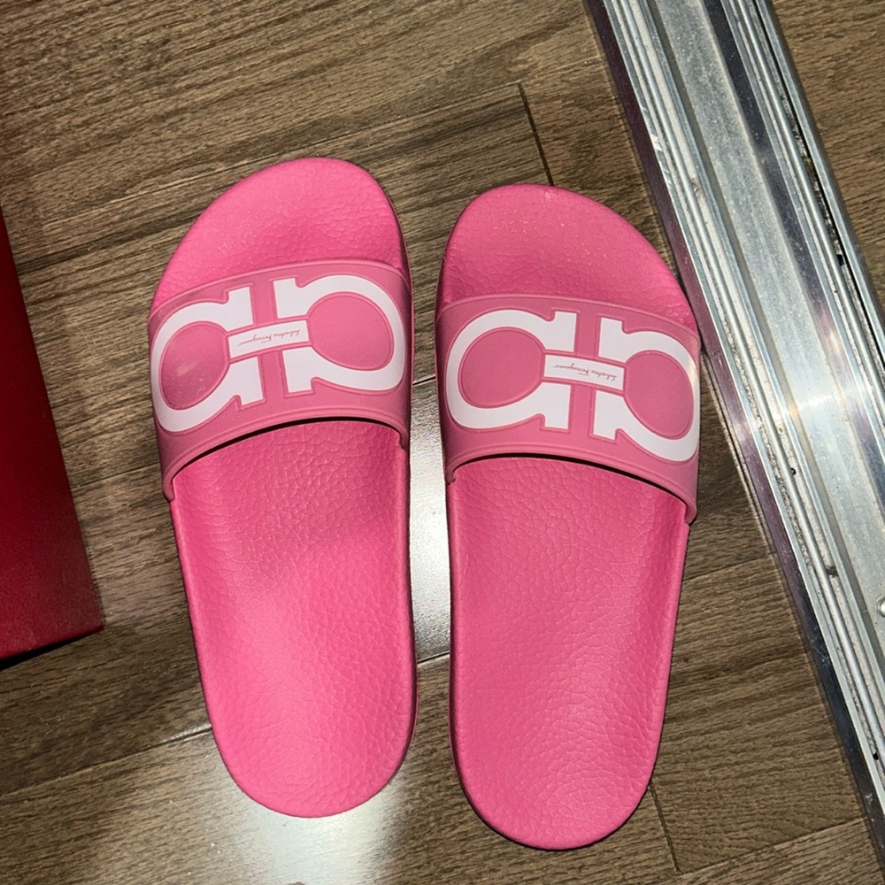 Salvatore Ferragamo slides. No scratches no scuffs